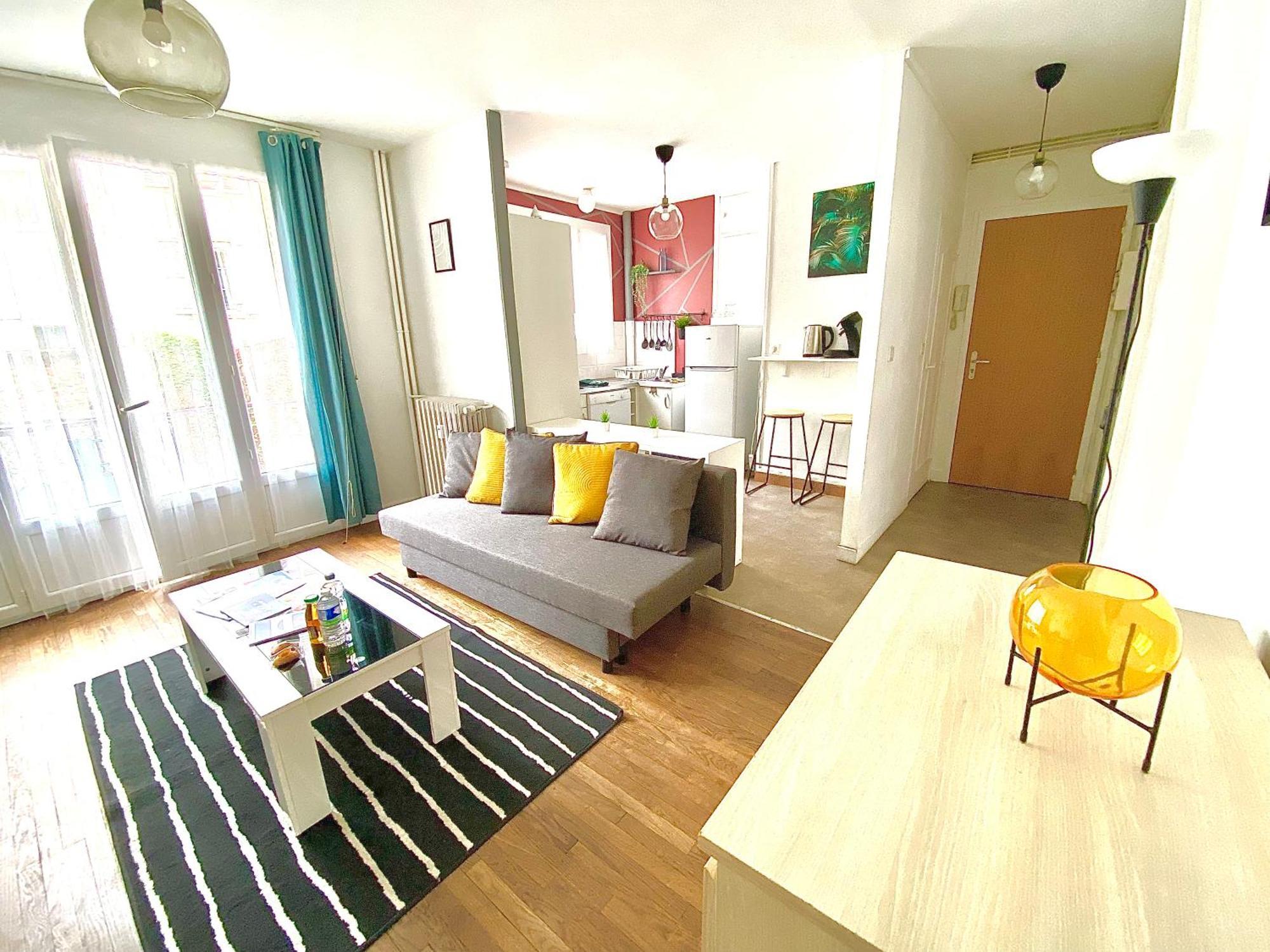 Le Chinchauvaud, Spacieux Avec Balcon リモージュ エクステリア 写真