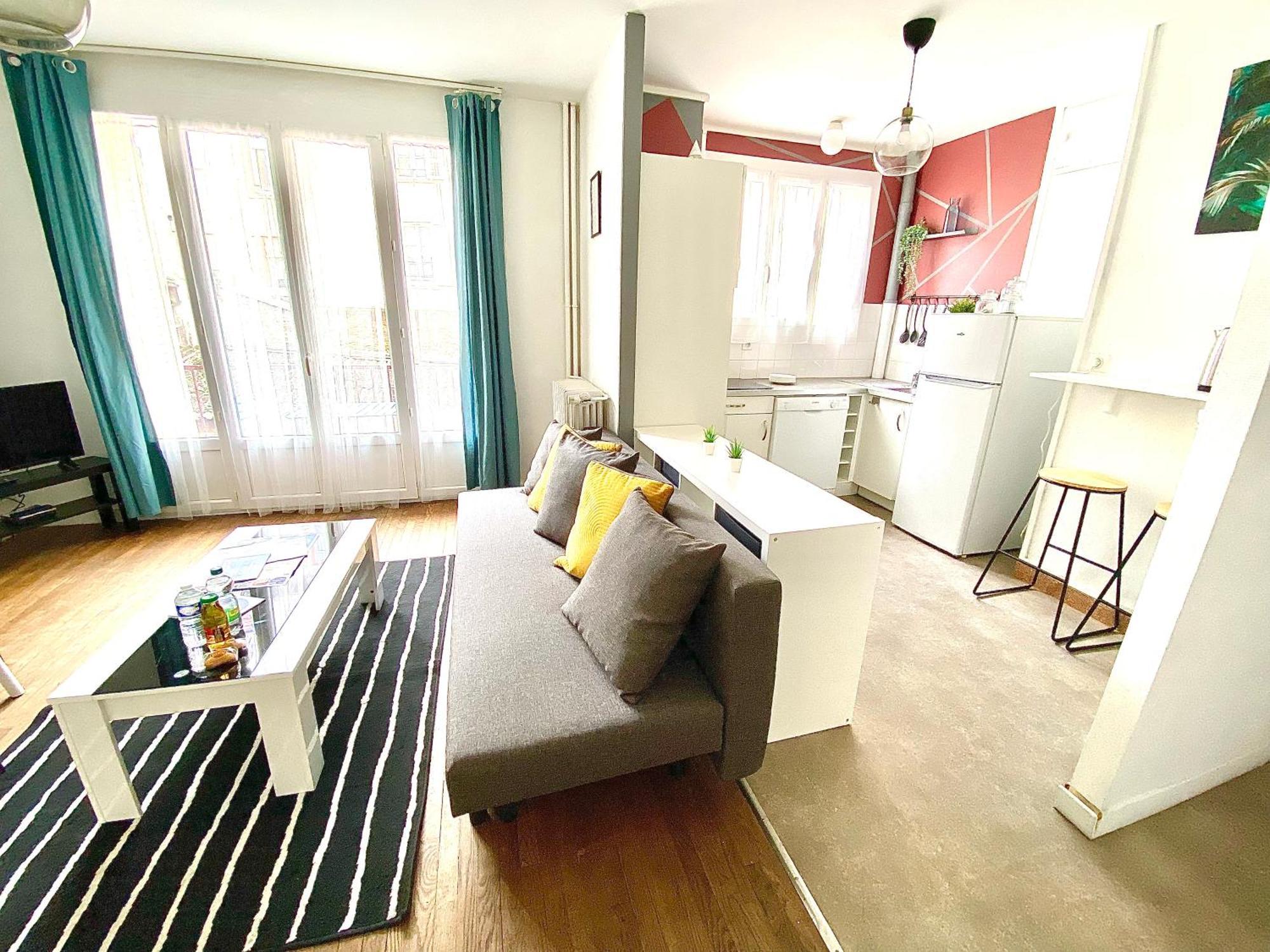 Le Chinchauvaud, Spacieux Avec Balcon リモージュ エクステリア 写真